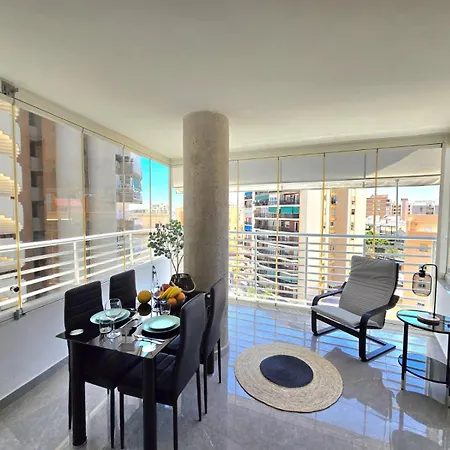 Crystal Elegance City Center With Seasonal Pool *