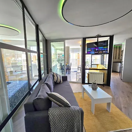 Crystal Elegance City Center With Seasonal Pool Apartamento