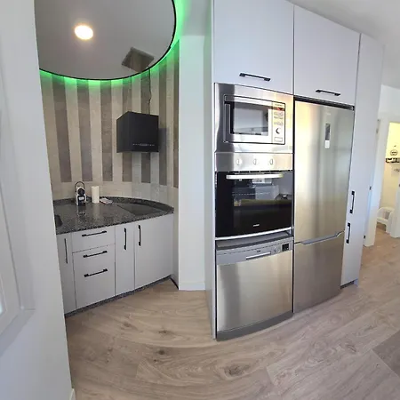 Apartment Crystal Elegance City Center With Seasonal Pool