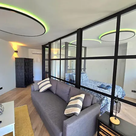 Crystal Elegance City Center With Seasonal Pool *