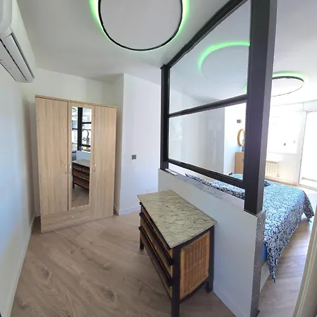 Crystal Elegance City Center With Seasonal Pool Apartamento *