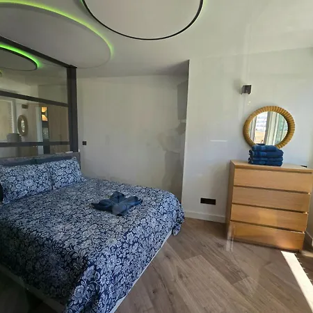 Crystal Elegance City Center With Seasonal Pool Apartment *