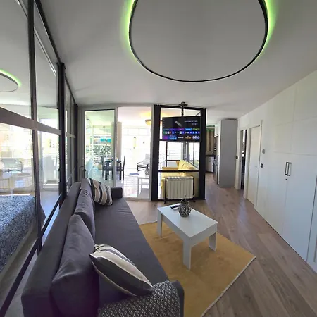 Crystal Elegance City Center With Seasonal Pool Apartment *