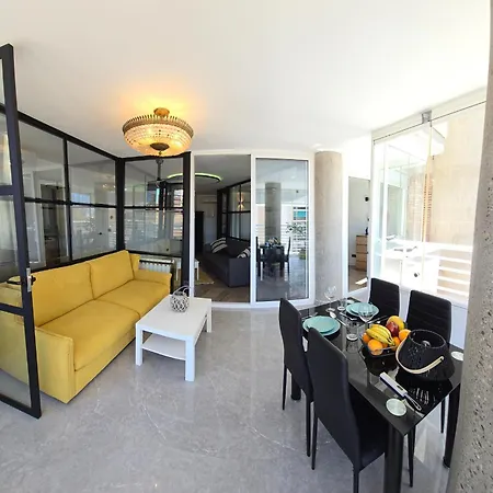 Crystal Elegance City Center With Seasonal Pool * Торремолінос