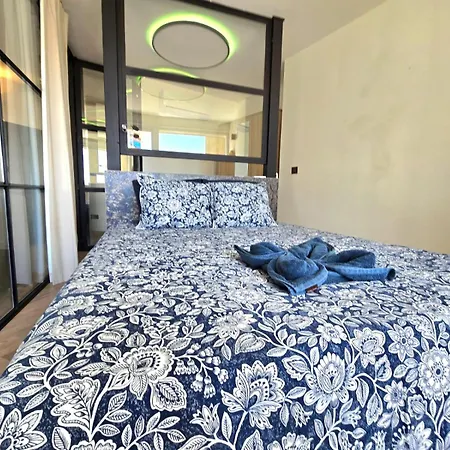 Апартаменти Crystal Elegance City Center With Seasonal Pool *