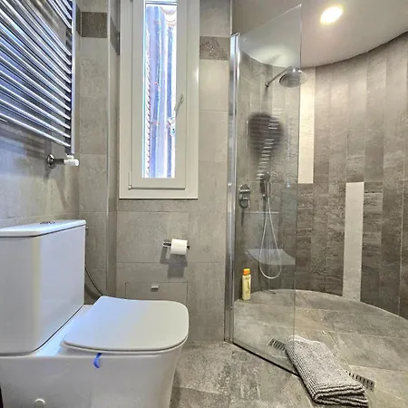 Apartman Crystal Elegance City Center With Seasonal Pool