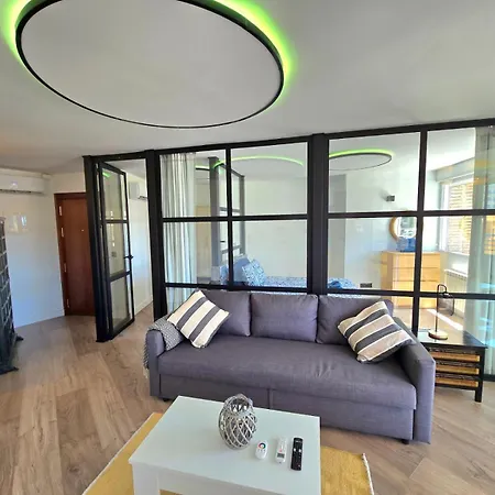 Apartman Crystal Elegance City Center With Seasonal Pool *