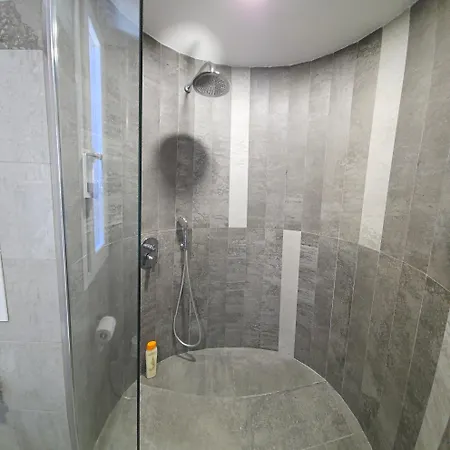 Crystal Elegance City Center With Seasonal Pool Apartman *