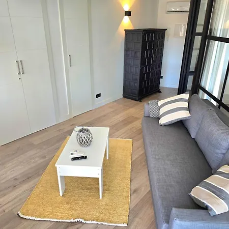 Apartman Crystal Elegance City Center With Seasonal Pool *